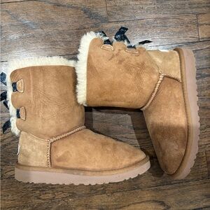 UGG Chestnut Suede Short Boots with Blue Paisley Lace Bows  size 2